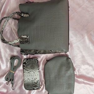 Brand New Vegan leather Harper and Hyde Grey Python print purse set🔥🔥